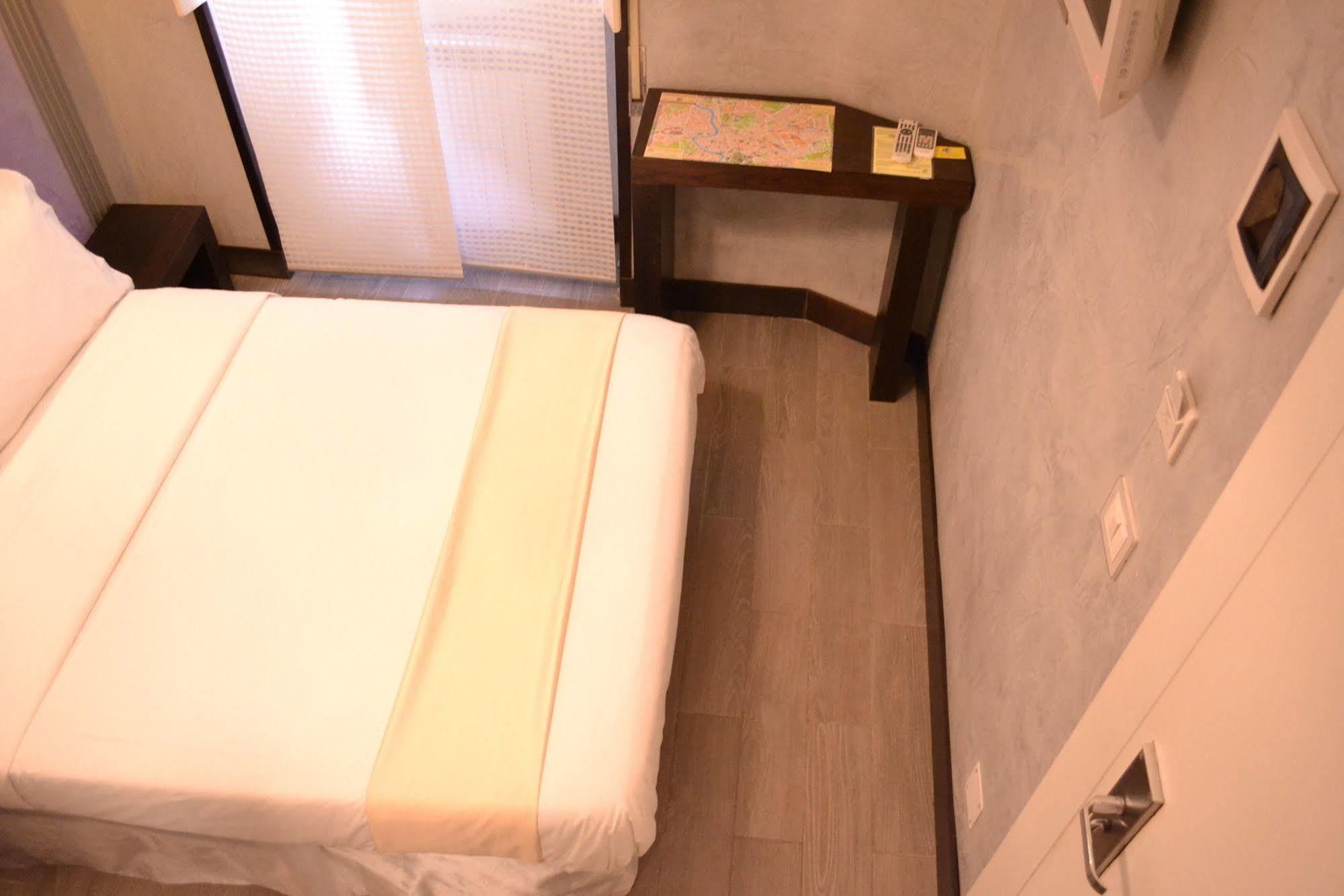 Tiburtina House Hotel Rome Buitenkant foto
