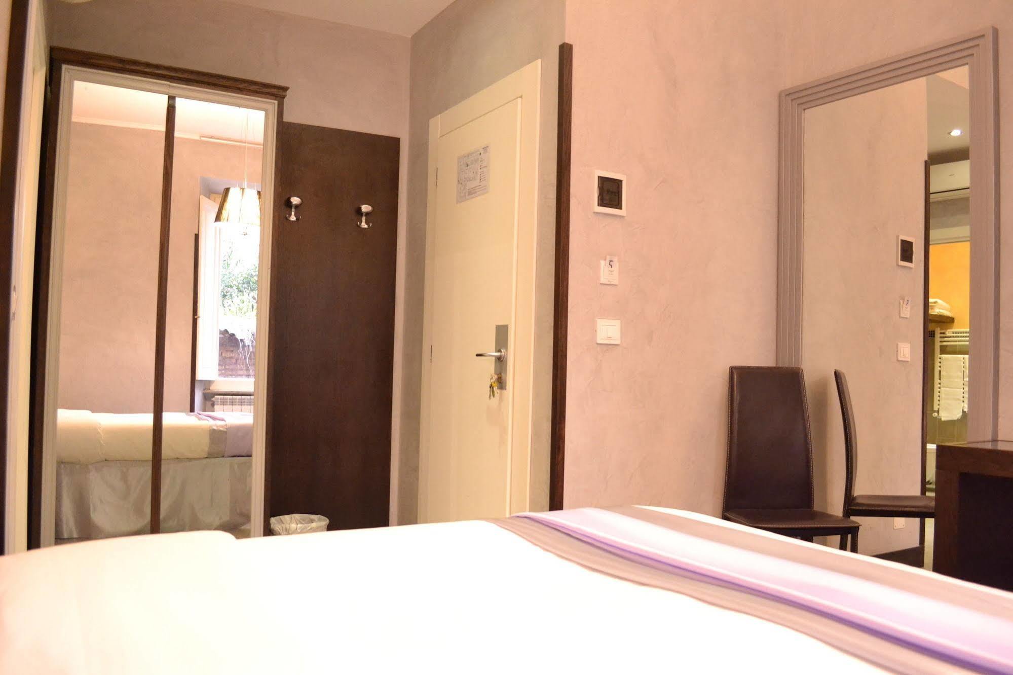 Tiburtina House Hotel Rome Buitenkant foto